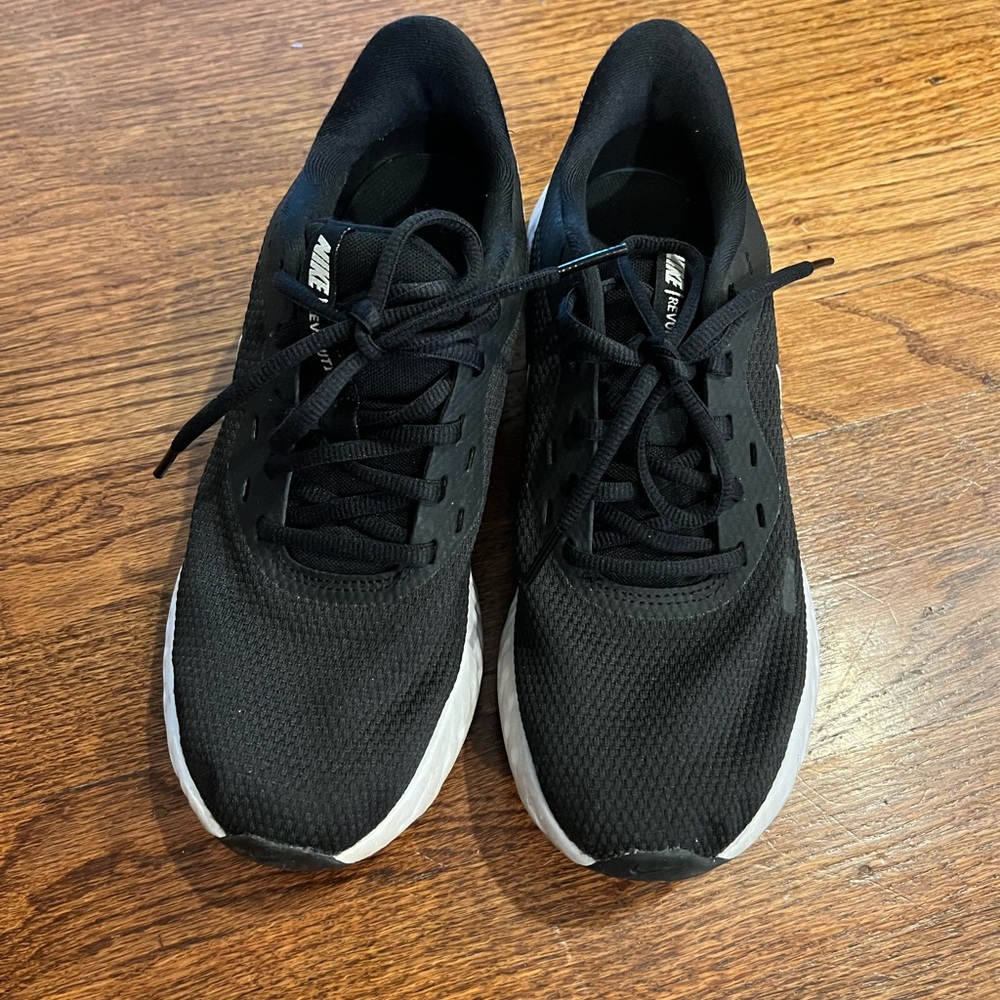 Nike black sneakers